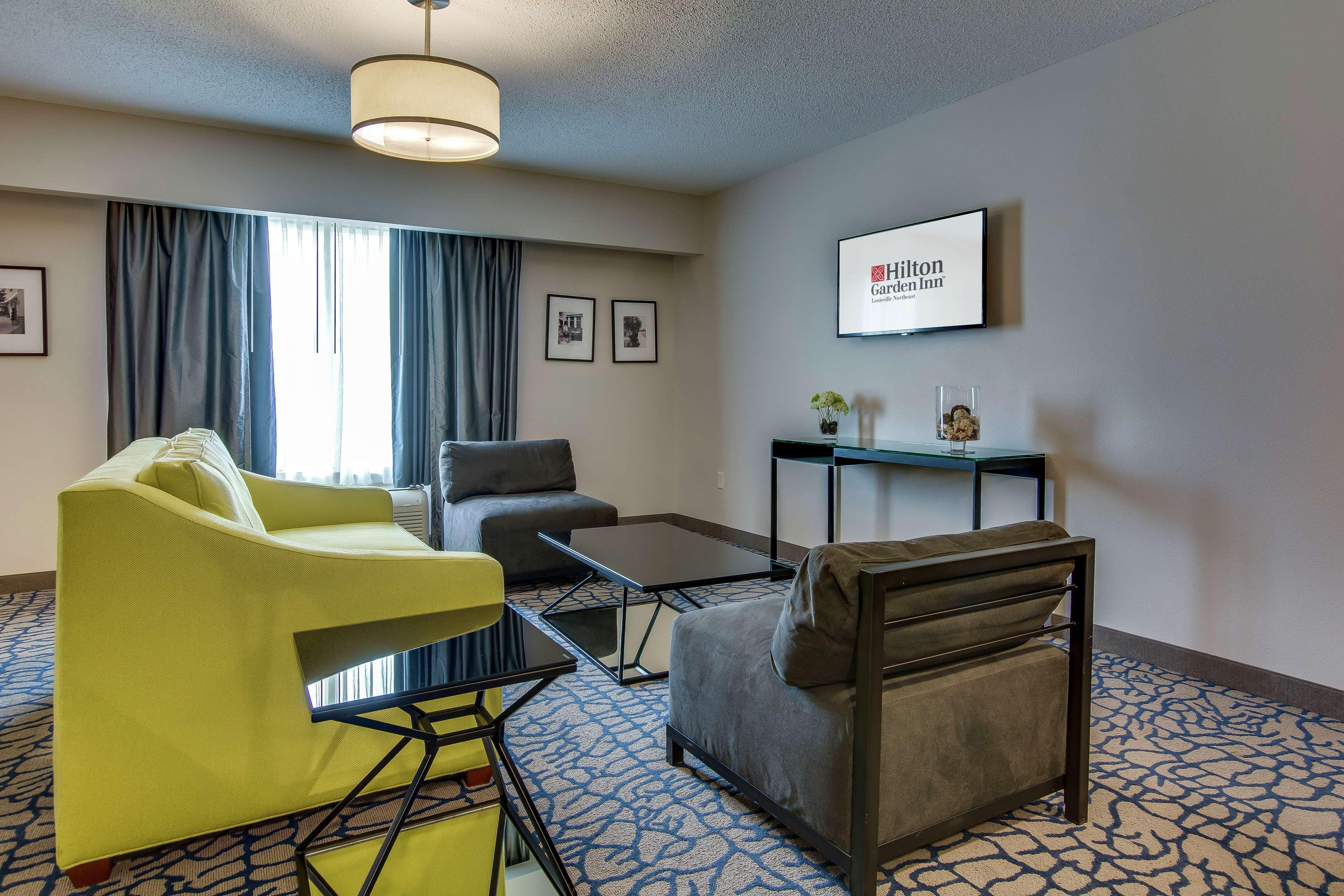 Hilton Garden Inn Louisville-Northeast Kültér fotó