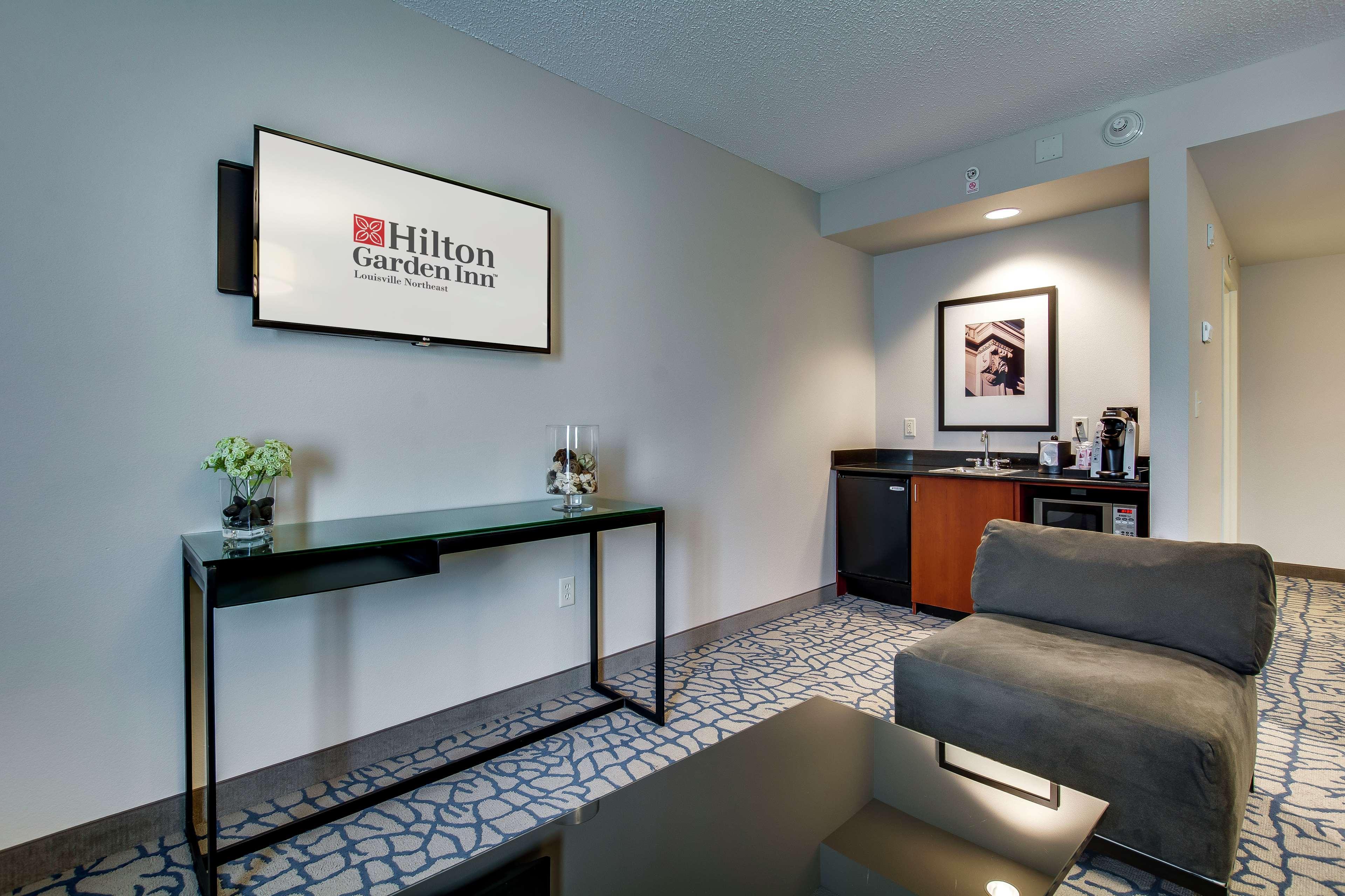 Hilton Garden Inn Louisville-Northeast Kültér fotó