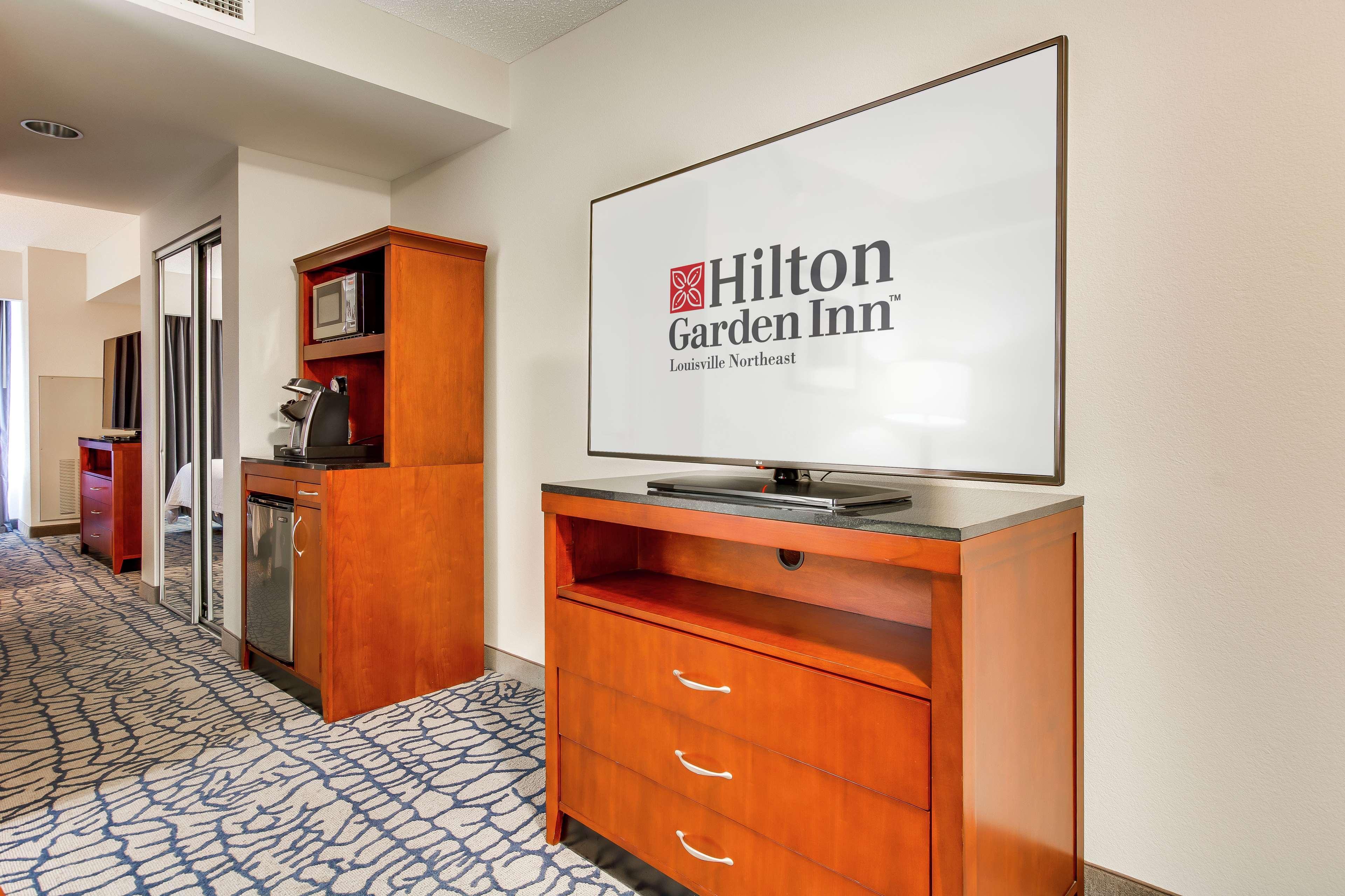 Hilton Garden Inn Louisville-Northeast Kültér fotó