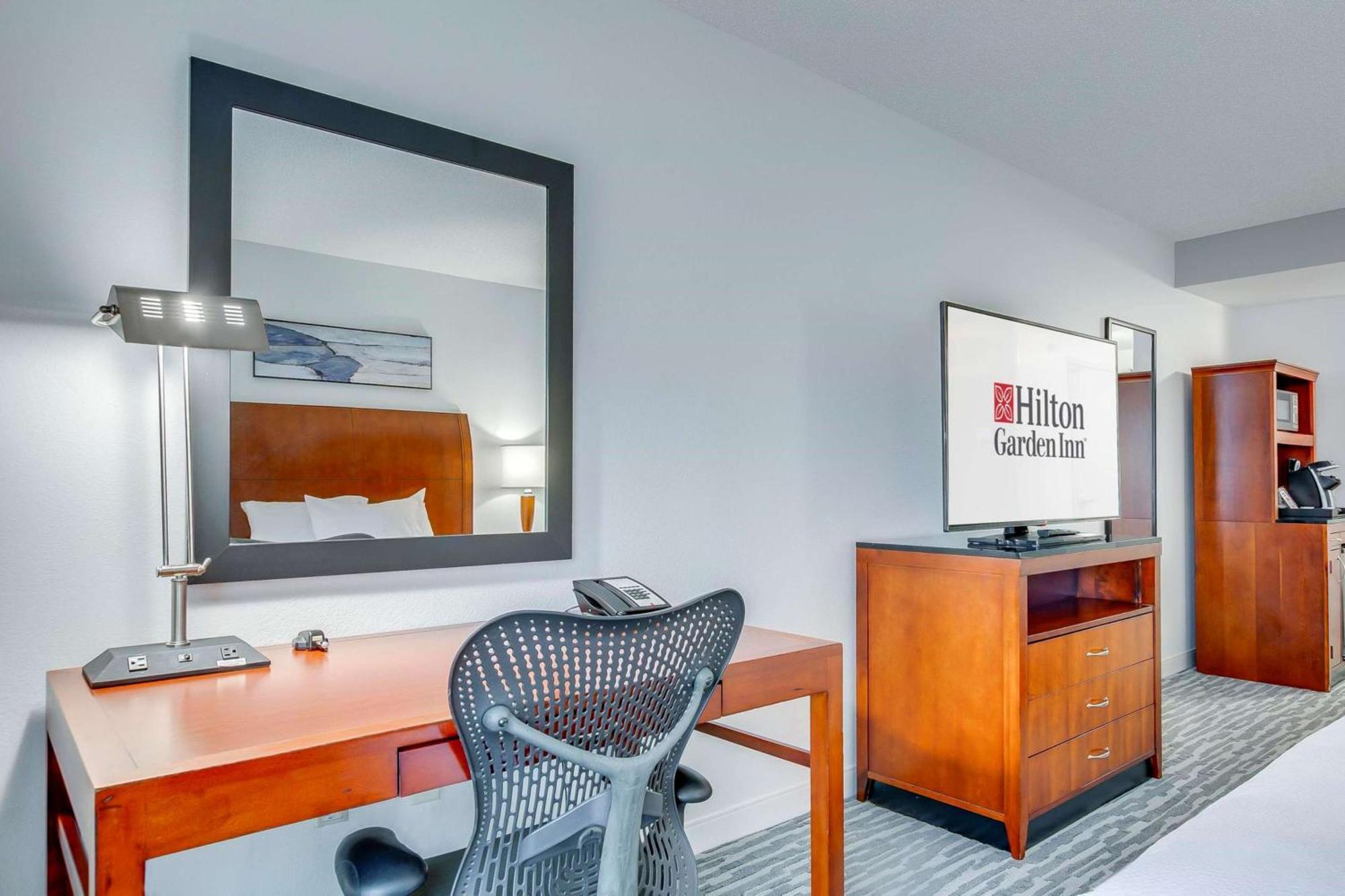 Hilton Garden Inn Louisville-Northeast Kültér fotó