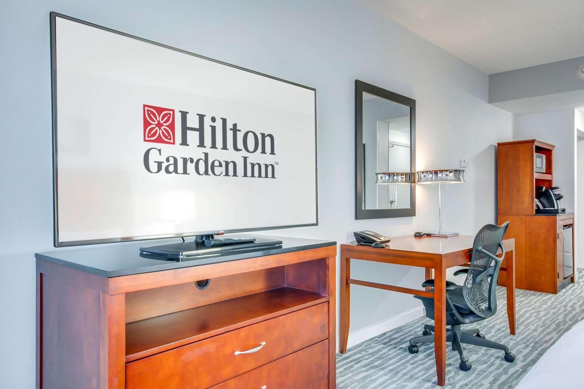 Hilton Garden Inn Louisville-Northeast Kültér fotó