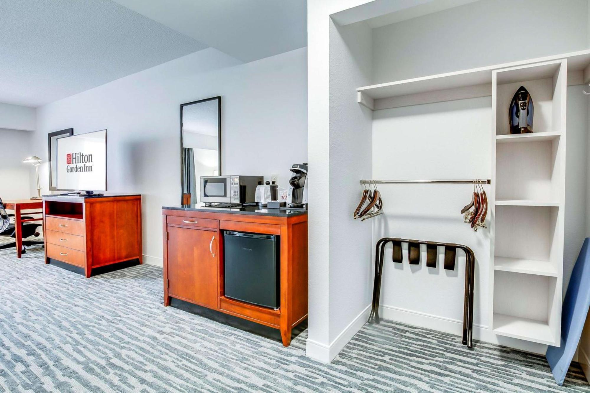 Hilton Garden Inn Louisville-Northeast Kültér fotó