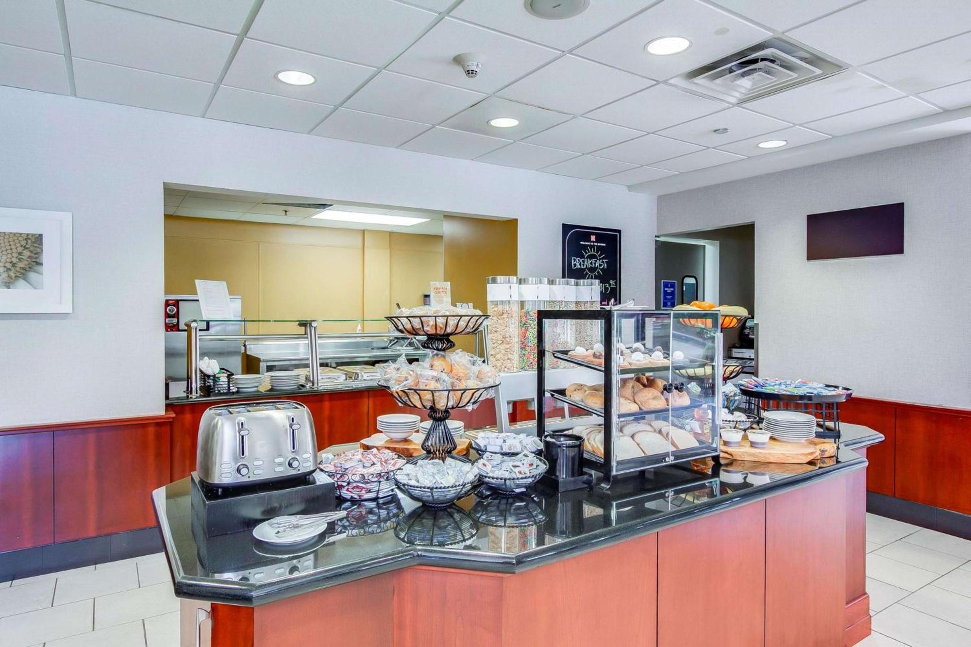 Hilton Garden Inn Louisville-Northeast Kültér fotó